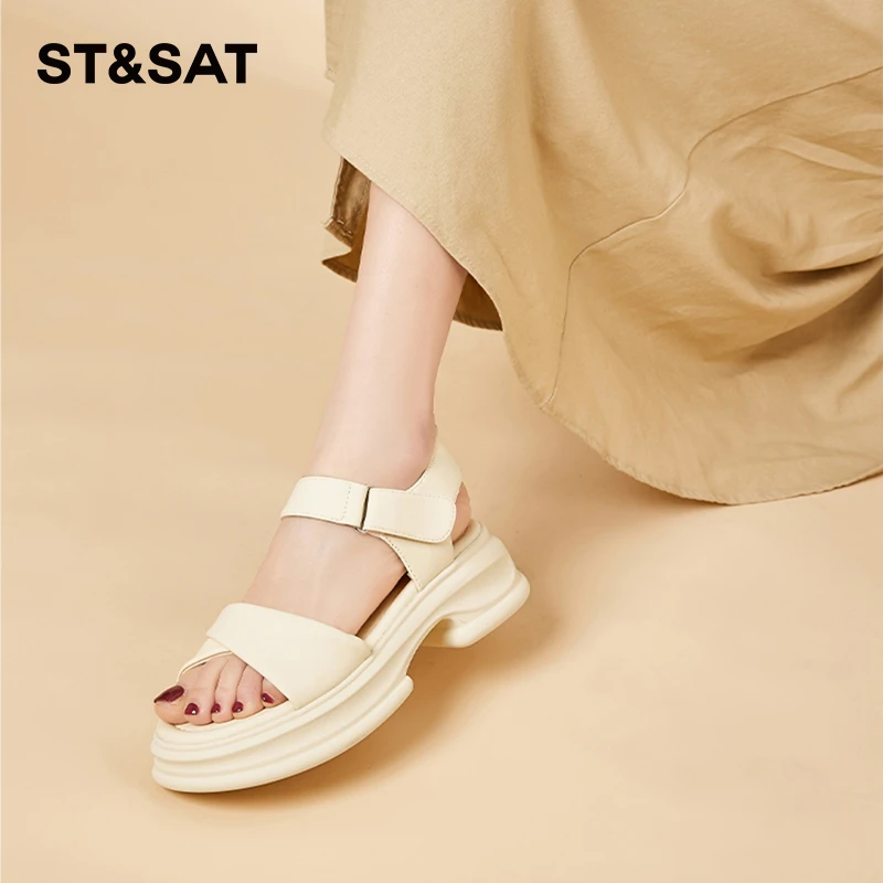 星期六一字带配裙子平底沙滩凉鞋女2025夏季新款软底粗跟棕色凉鞋