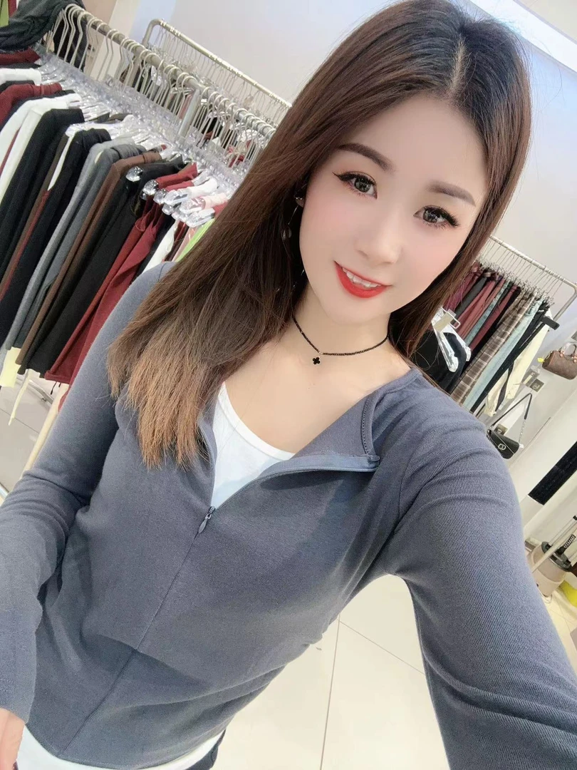 雪琴女装圆领假两件上衣