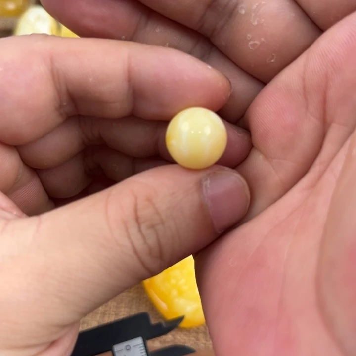 琥珀裸石未镶嵌蜜蜡