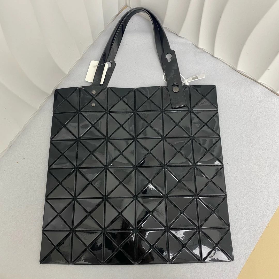 95新 Issey Miyake/三宅一生 黑色六格手提托特包 10235771