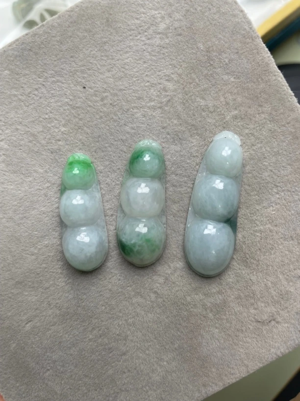 天然A货翡翠豆子吊坠(多样性发货发其一)