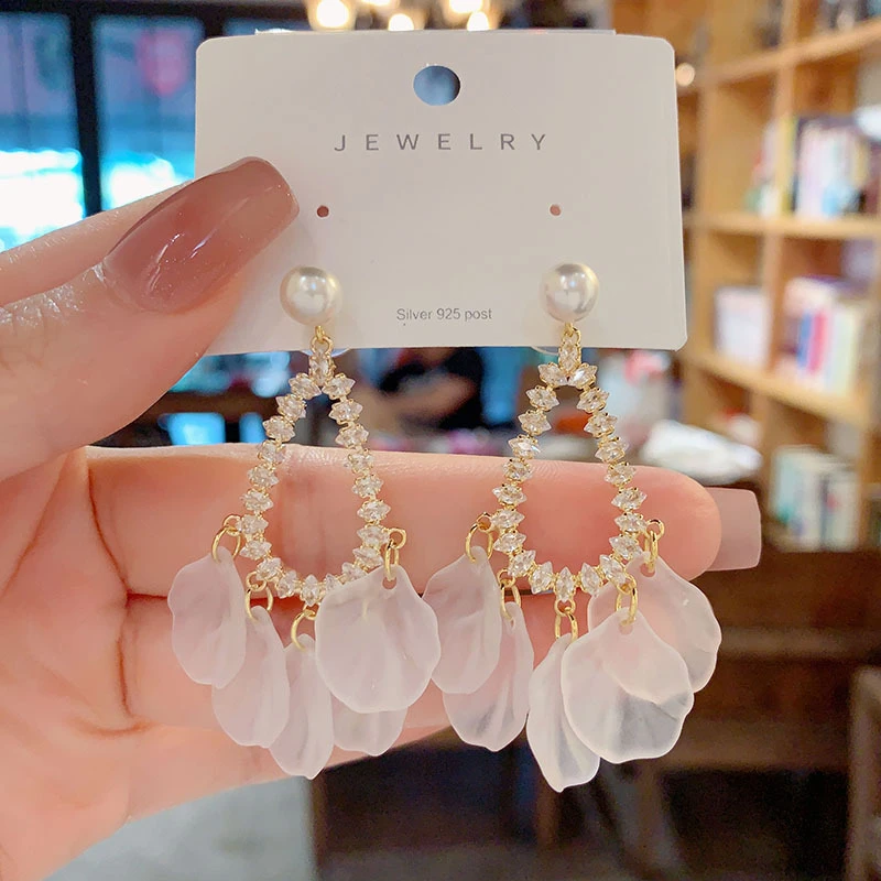 铜合金亚克力耳饰 新款潮锆石水滴型耳环白色花瓣片流苏耳坠女