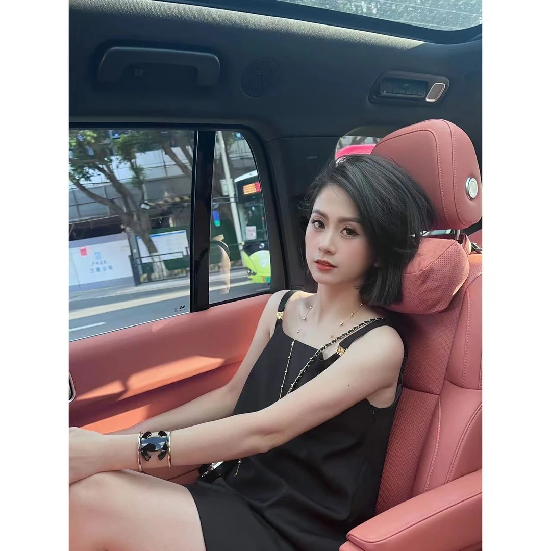 NANAKIKI【法式浪漫】气质黑色时尚简约大气显瘦女士背带裙KK-6003