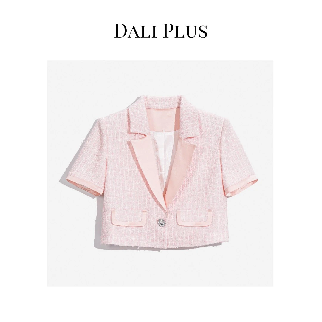 DALI PLUS甜美减龄嫩粉色西装领 设计小香短袖上衣女外套-TY23109