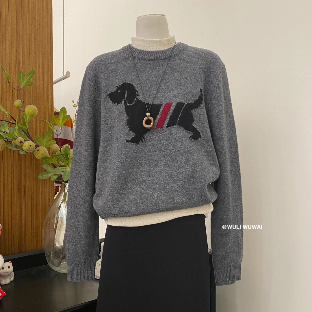 【NO退NO换】鑫燃KIKI 时尚高级感小狗图案显瘦打底衫 63036 WU (f)