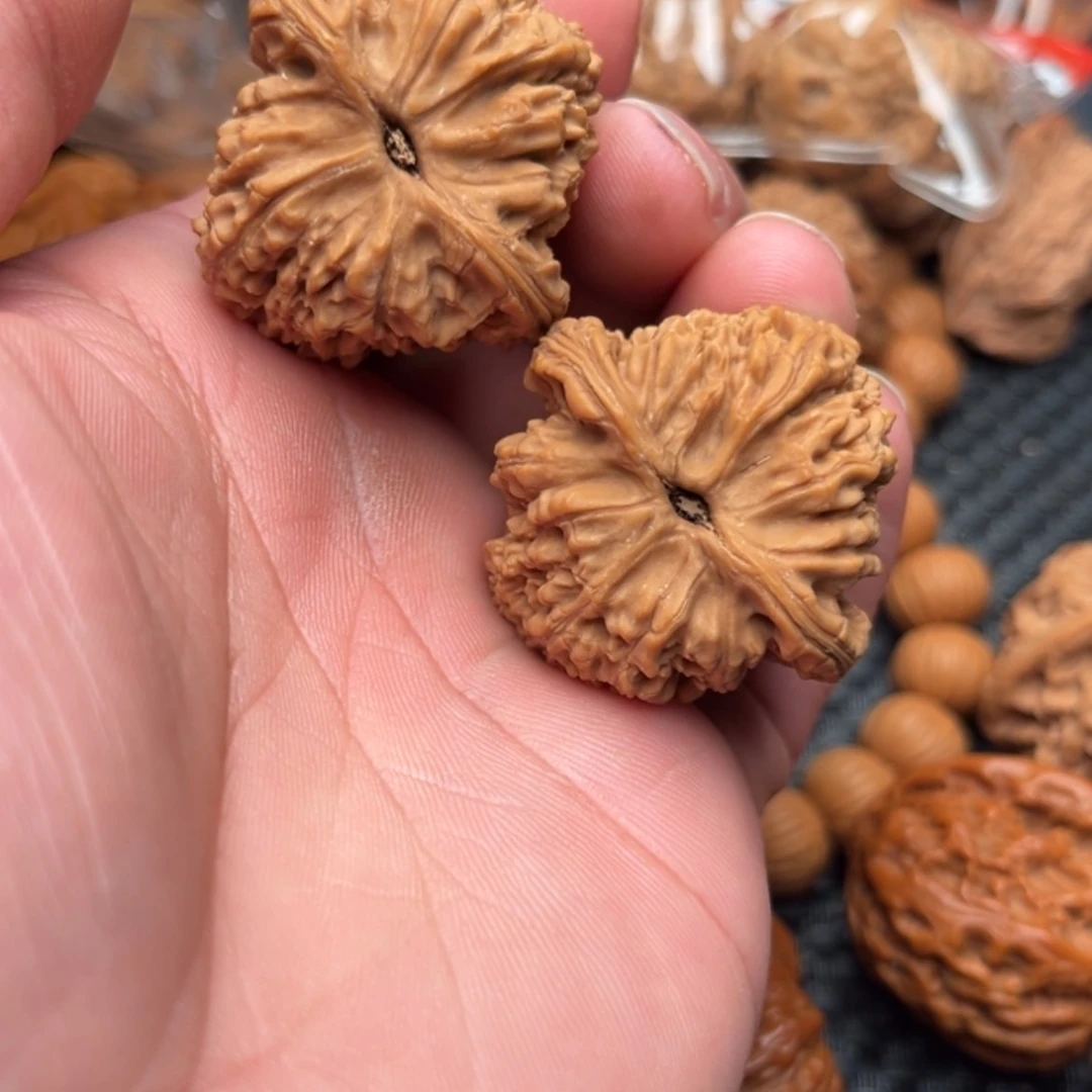 【闪购商品】文玩核桃吊坠小****）