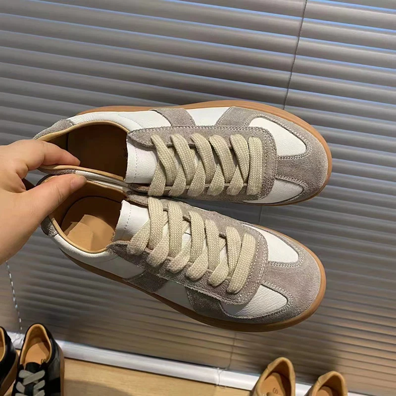 休闲百搭低帮平底小白鞋复古轻便真皮拼色秋季新款马吉拉德训鞋女