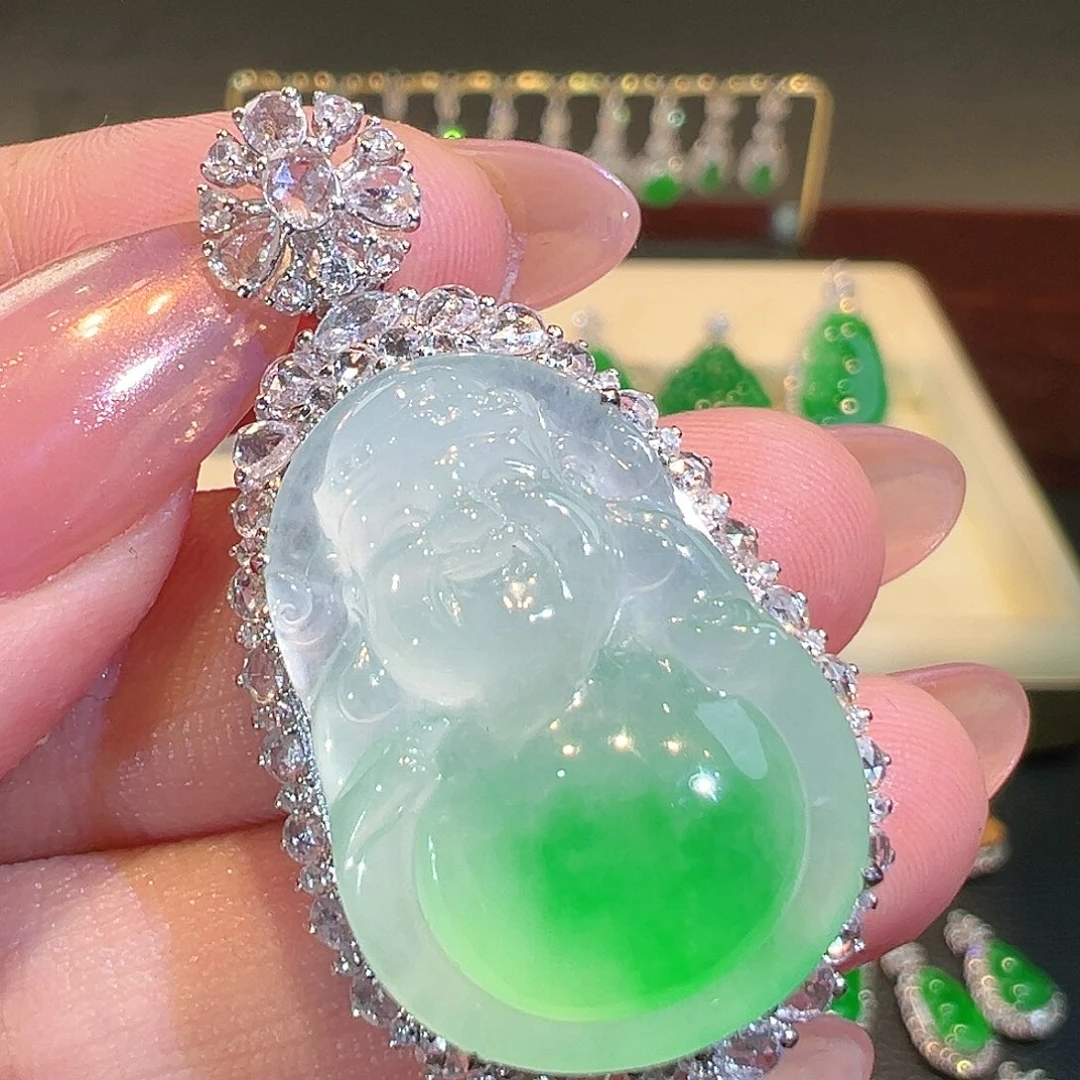 翡翠颈饰18K金镶嵌翡翠