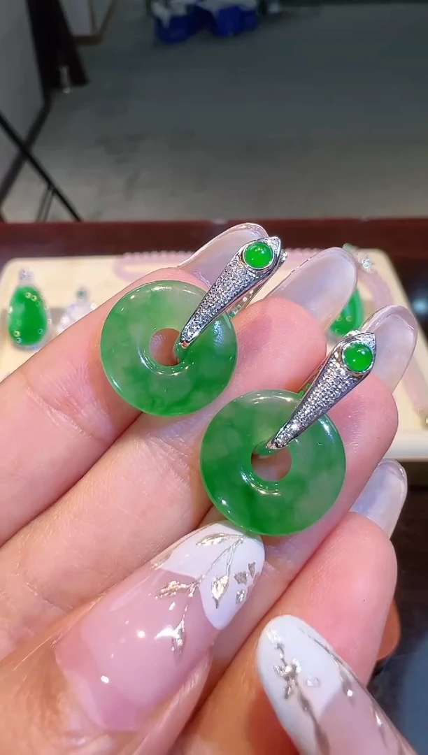 【闪购商品】翡翠耳饰18K金镶嵌翡翠
