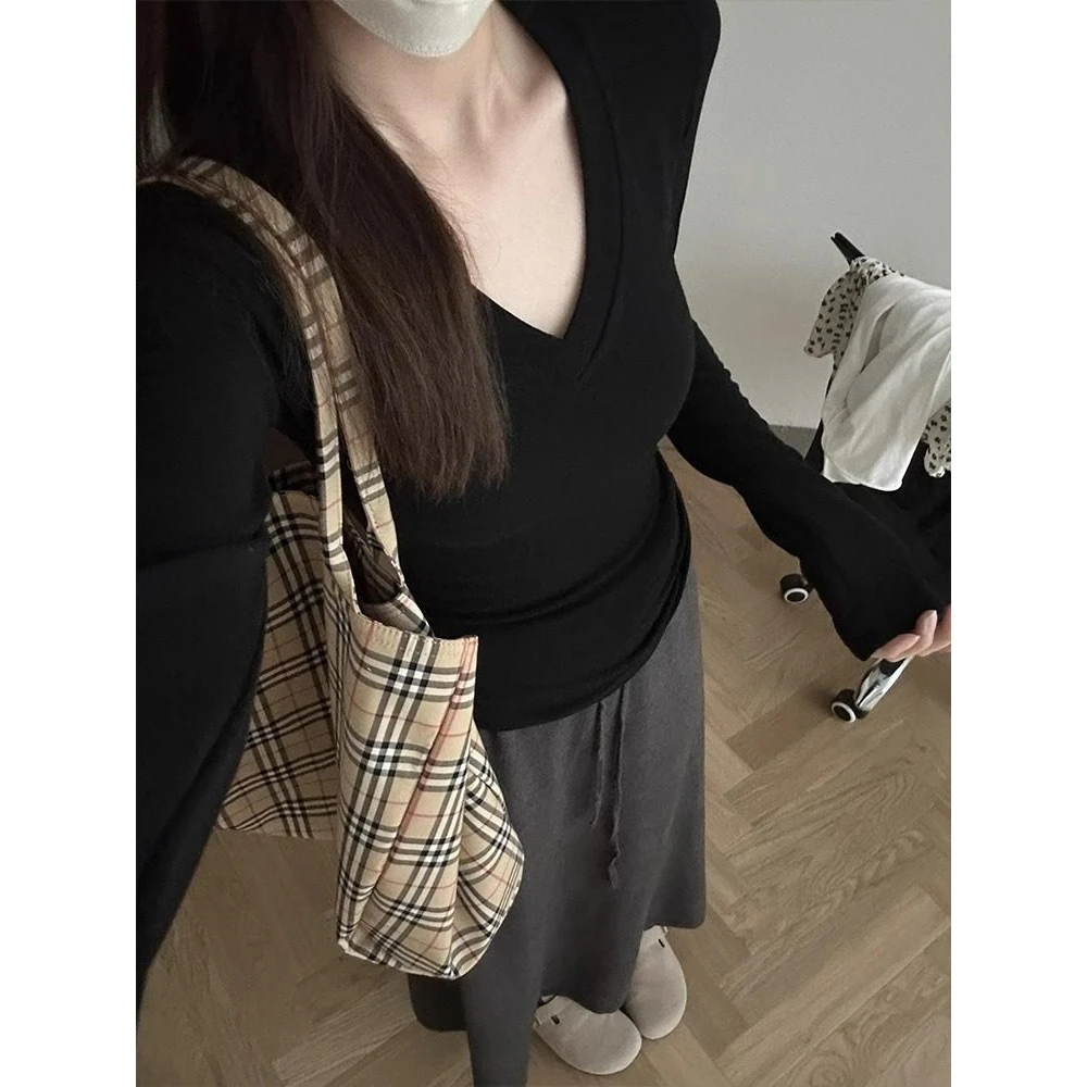 黑色V领正肩长袖t恤女秋冬季内搭打底衫修身显瘦收腰紧身辣妹上衣