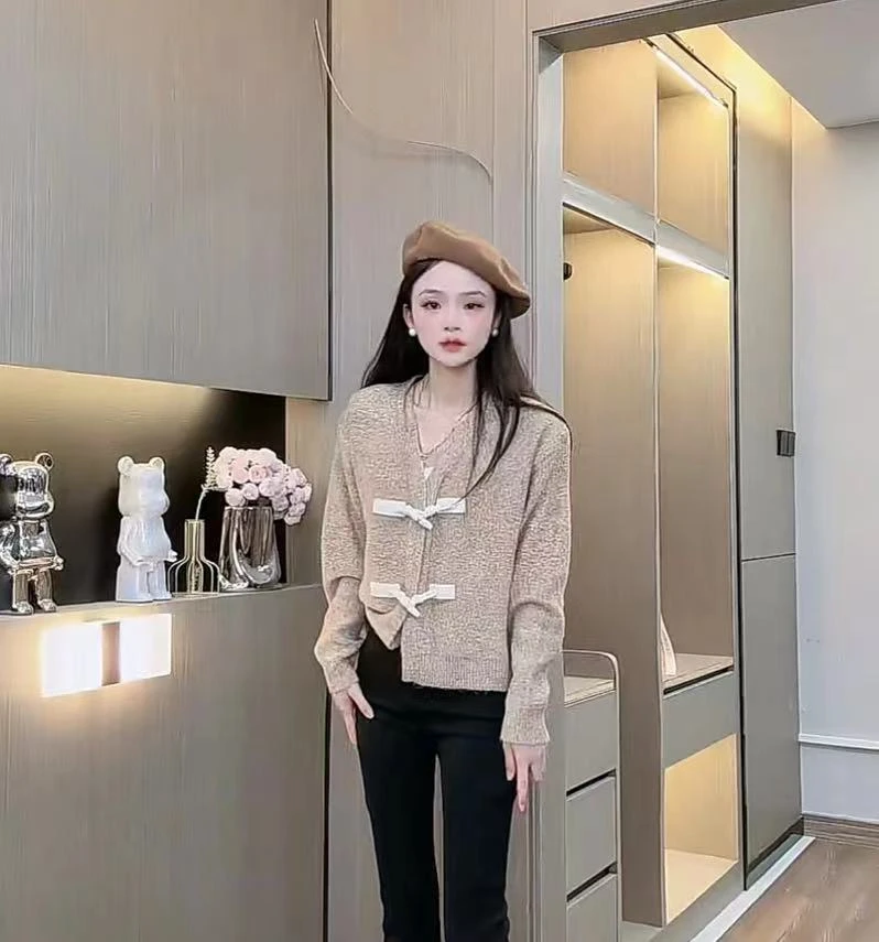 【秀宝女装】设计款时尚百搭针织毛衣开衫XB5754