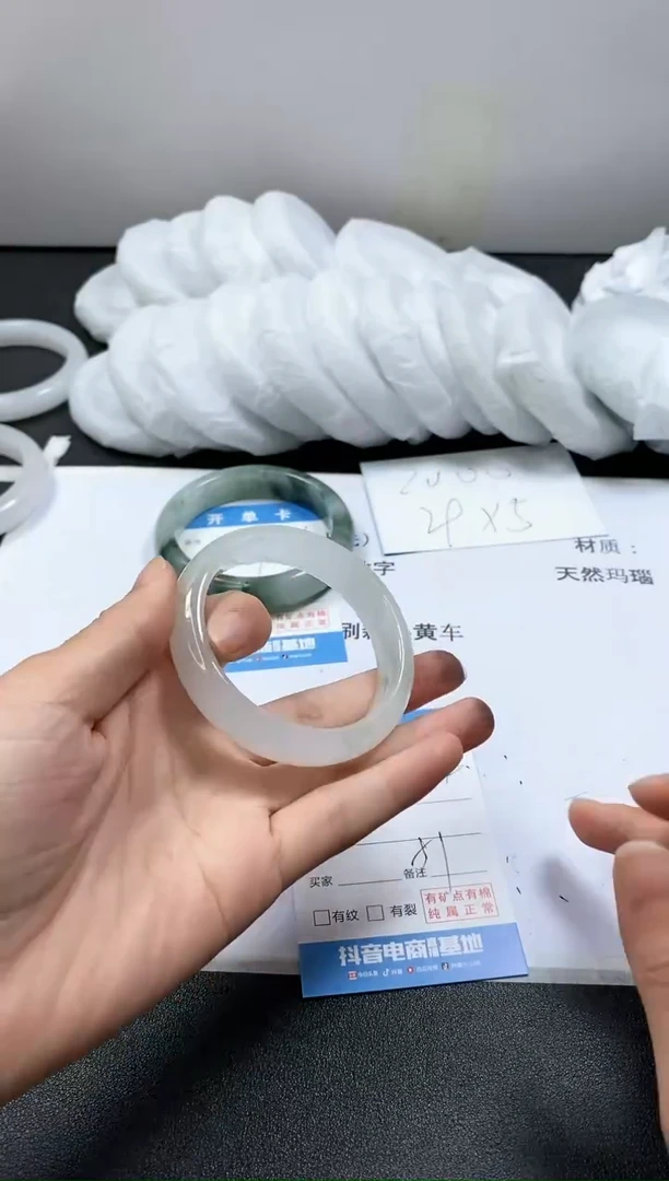 【闪购商品】石英质玉手镯未镶嵌102/51