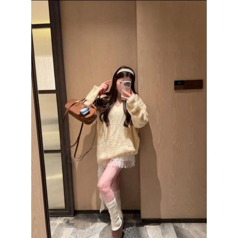 一只雪雪【觅秋】新款秋季气质慵懒V领麻花韩版甜美宽松毛衣