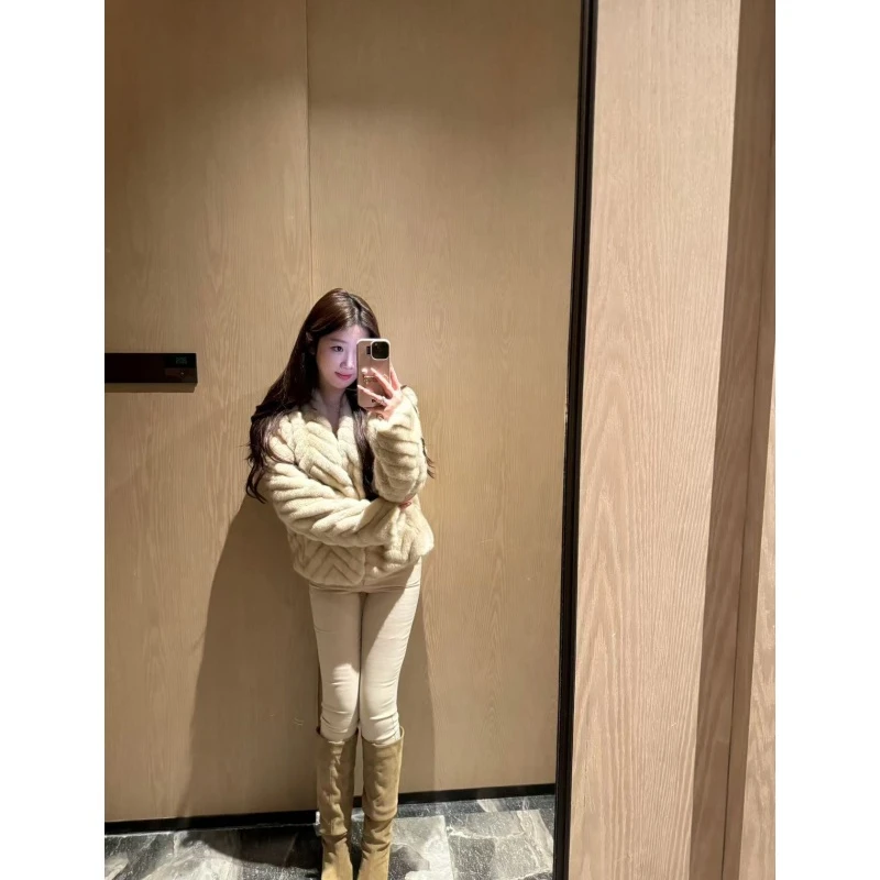 一只雪雪【冬日必备】新款秋冬温柔保暖宽松时尚百搭环保毛毛外套