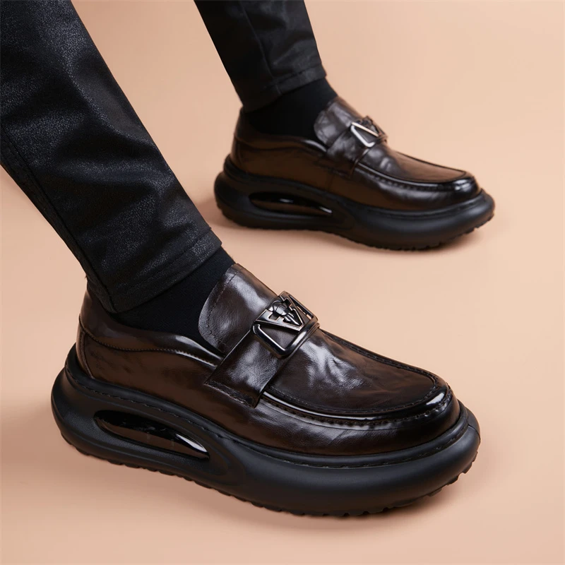 男士皮鞋2025脚蹬套脚圆头厚底舒适透气皮鞋男款爆款2025男鞋