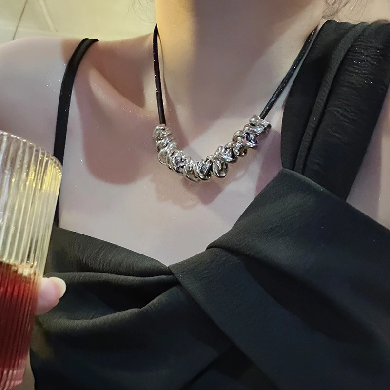 钛钢布艺项链 高级感冷淡风黑绳金属吊坠项链女气质冷淡风颈链524