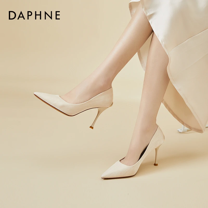 达芙妮细跟高跟鞋女小个子2024时尚新款配礼服旗袍的鞋子米色单鞋