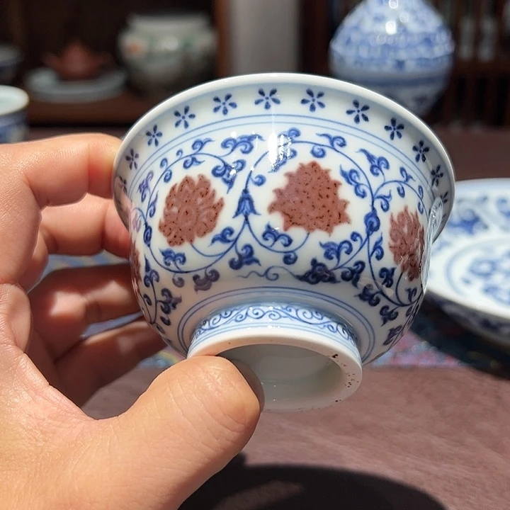 杯微瑕青花釉里红缠枝莲压手杯口径9.4厘米