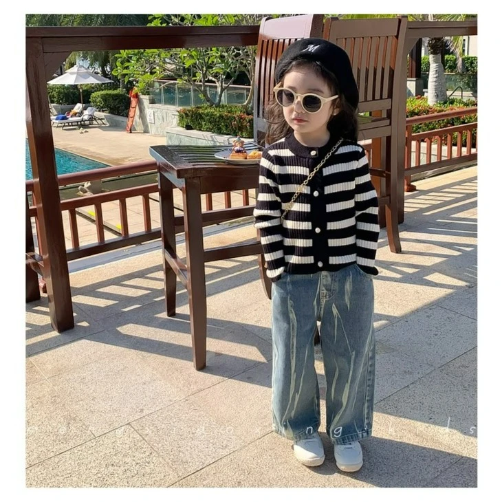 女童开衫套装2023春秋新款儿童时髦条纹上衣女孩宝宝牛仔裤外穿潮