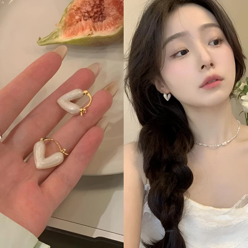 合金耳饰 2024新款高级感耳钉白色爱心小众设计轻奢ins气质耳环女