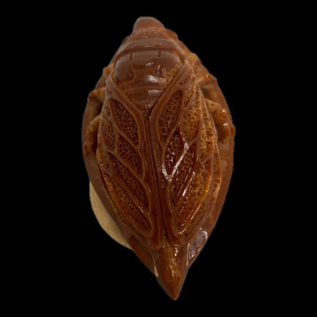 纯手工雕刻一鸣惊人手把件——橄榄文玩