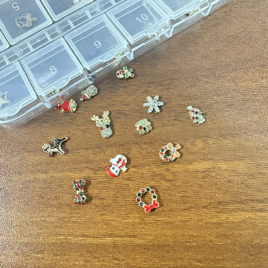 【马上制造局】圣诞合金饰品12宫格分装美甲店饰品个人方便指甲钻
