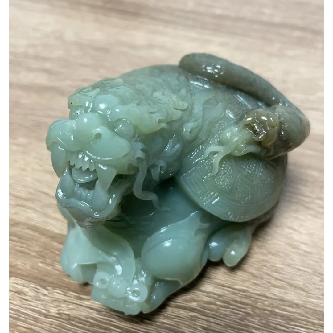 和田玉新疆且莫蓝俏色巧雕玄武摆件