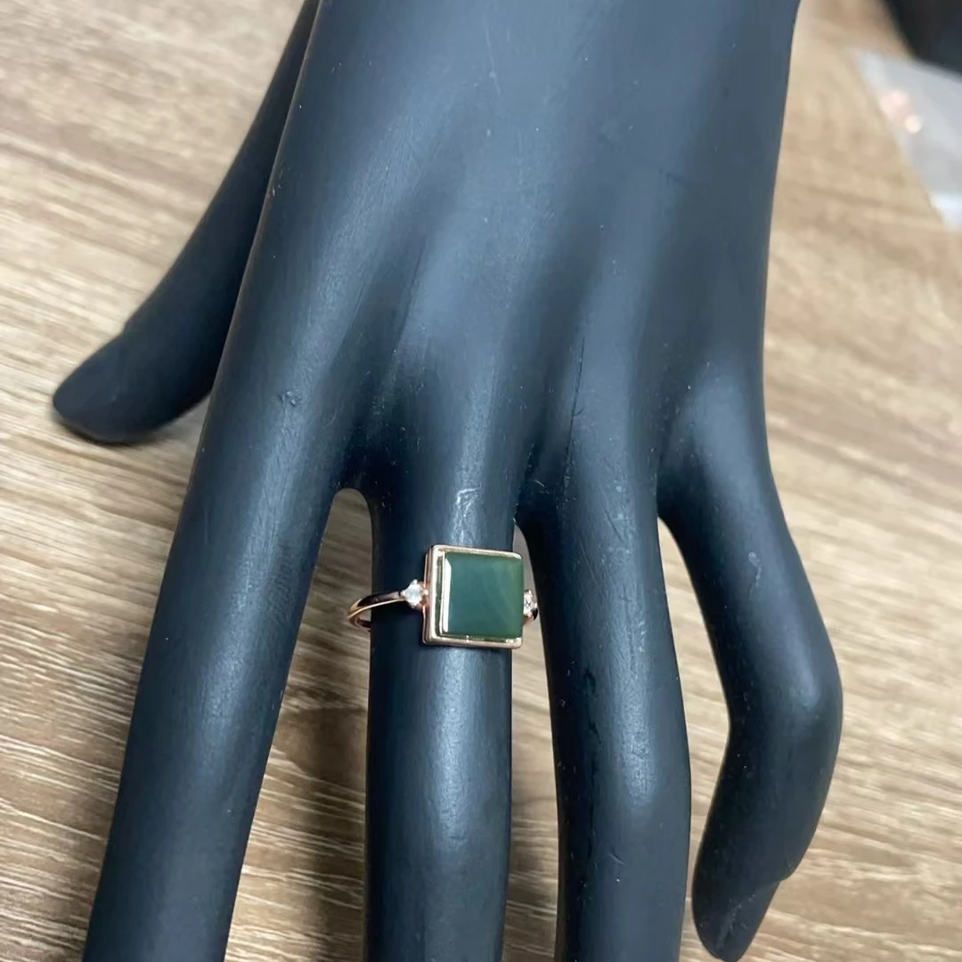 和田玉菠菜绿镶嵌女款方戒