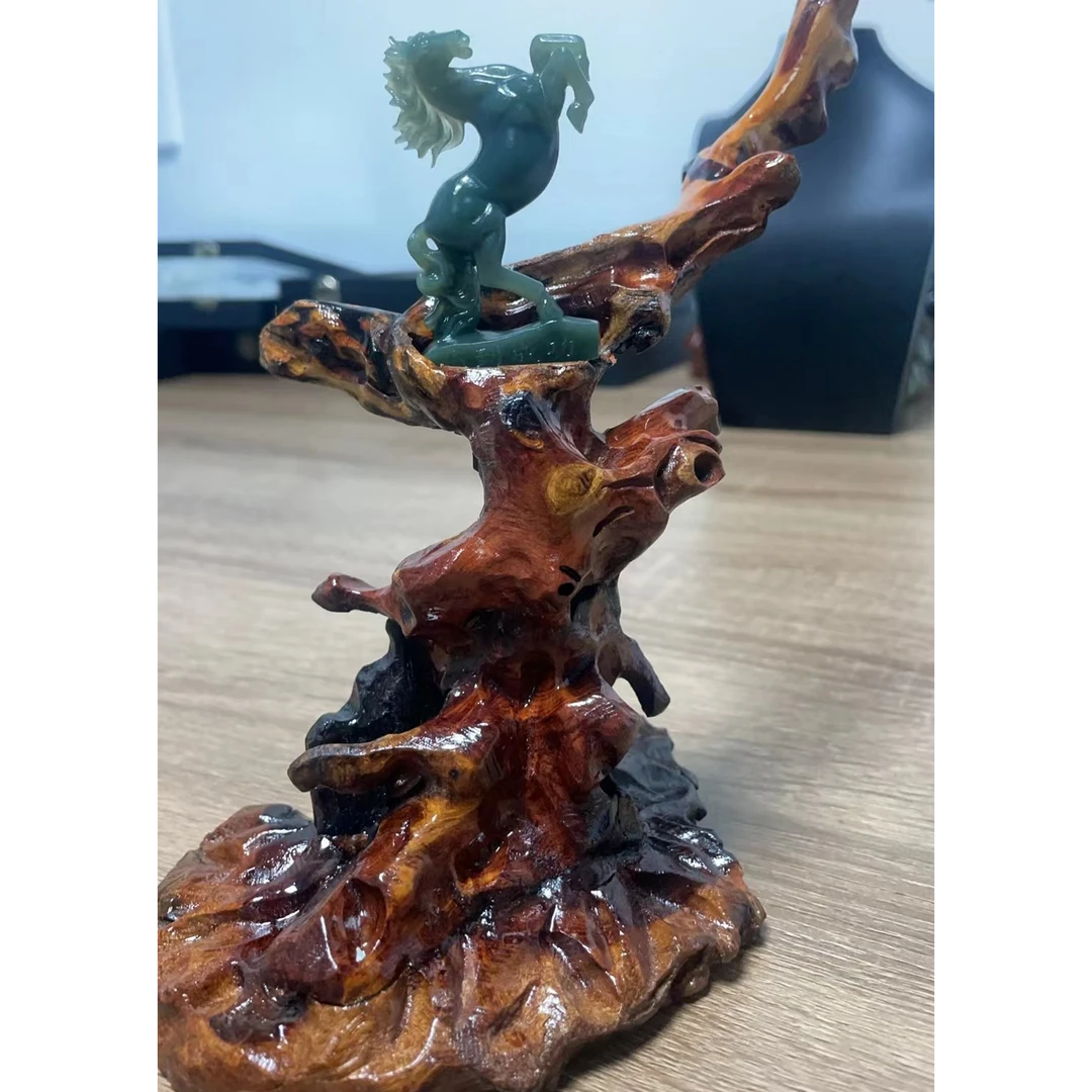 和田玉马到成功天然树根底座摆件