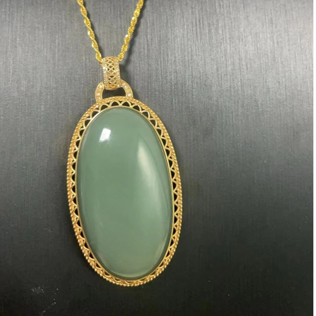 和田玉碧玉鸭蛋青高瓷蓝女款18K镶嵌奢华吊坠