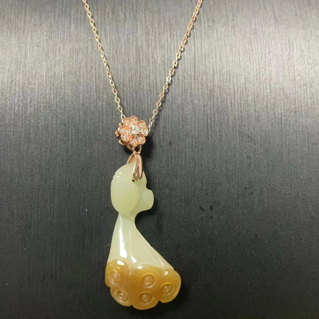 和田玉俏色莲蓬女款轻奢吊坠
