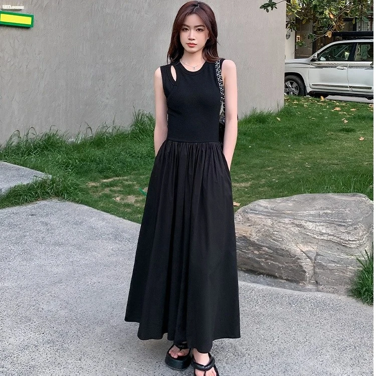 夏季超显瘦连衣裙法式黑色无袖镂空设计感小众气质长款海边仙女裙