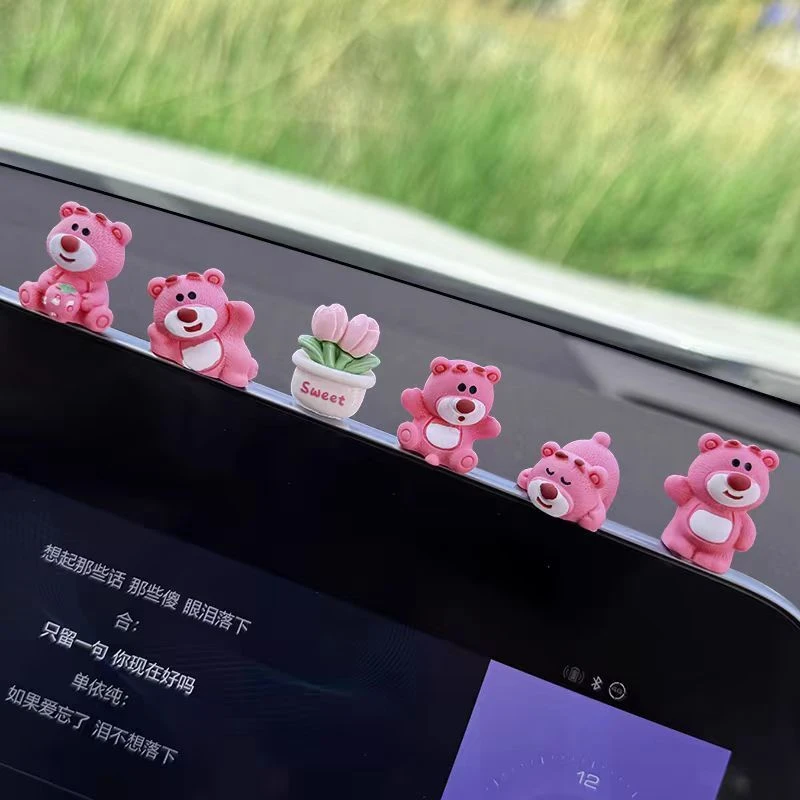 汽车摆件可爱草莓熊中控屏幕解压小公仔车内饰品2024新款网红装饰