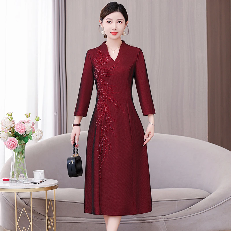 喜婆婆婚宴装2025年新款妈妈礼服十月份结婚高端大气遮肚子连衣裙