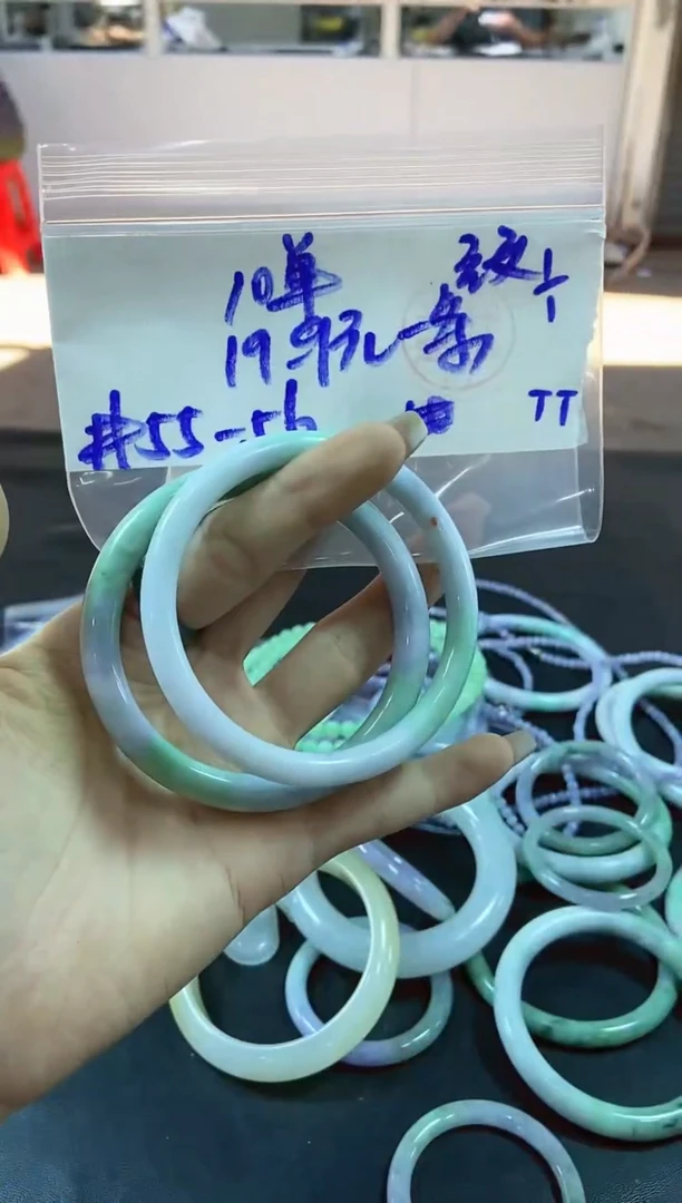 【闪购商品】定制翡翠未镶嵌叮当镯多样性
