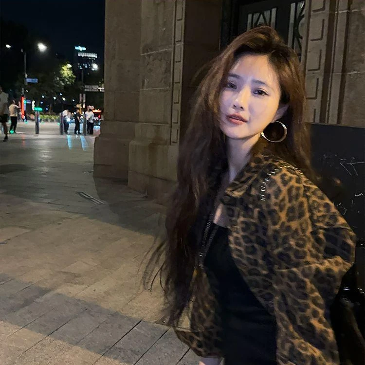 秋冬女款气质服装高贵时髦上衣休闲宽松外穿独特漂亮豹纹衬衫外套