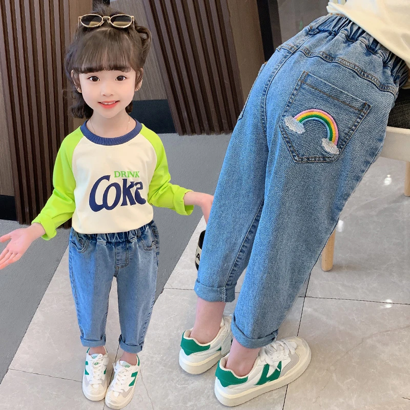 女童牛仔裤2024春秋季宝宝时尚卡通裤子休闲宽松儿童洋气韩版长裤