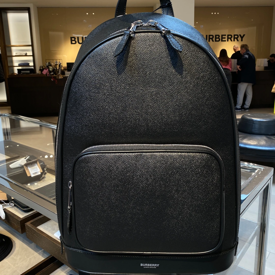 全新未使用 BURBERRY/博柏利 男士双肩包十字纹牛皮30×12×44cm