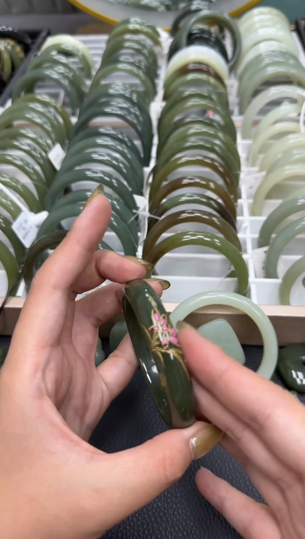 【闪购商品】和田玉手镯未镶嵌精品