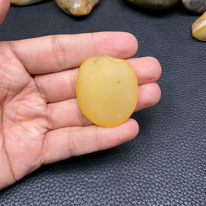 和田玉(糖玉)颈饰未镶嵌
