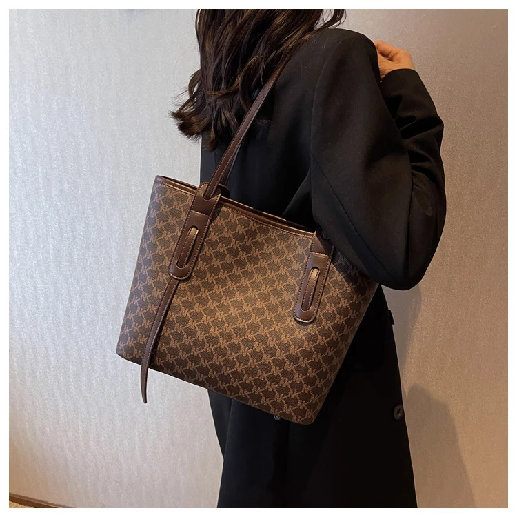 大容量高能感复古包女包印花新款流行大包通勤包潮时尚单肩托特包