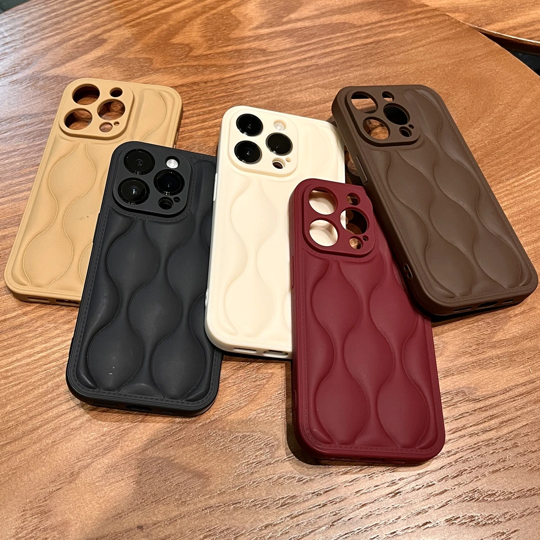 卡其色菱形绒服波浪iPhone15/14promax手机壳苹果13/12全包11软套