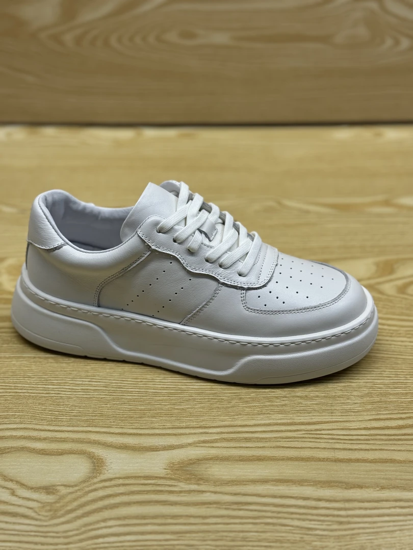 广州新款男士超轻秋季运动休闲鞋