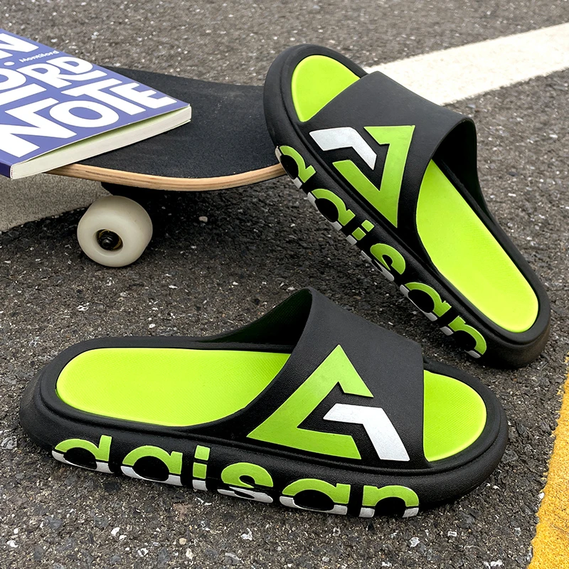 潮流时尚夏季男款户外凉拖透气大码男士室内浴室软底防滑防臭拖鞋