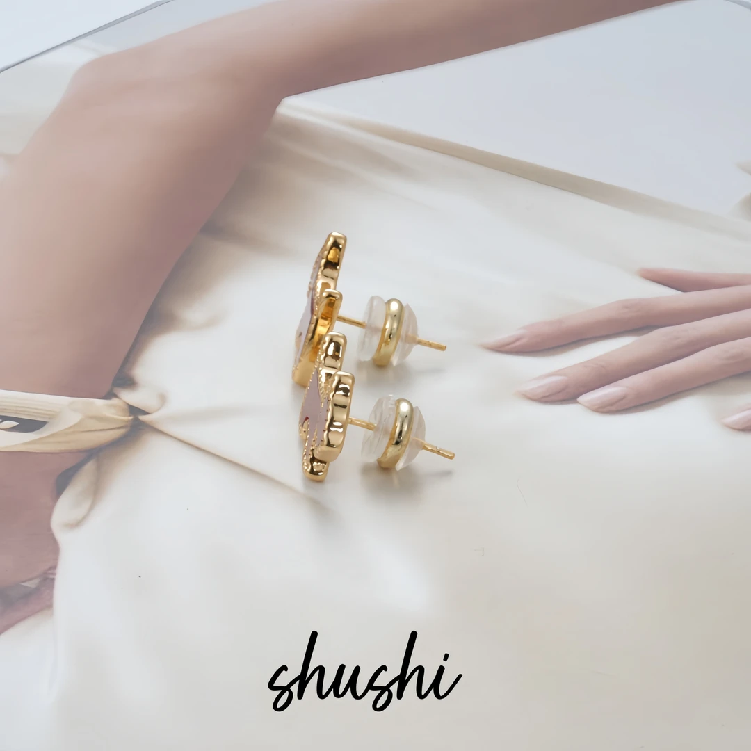 铜合金树脂耳饰 可爱轻奢气质百搭小狗经典个性耳环7083