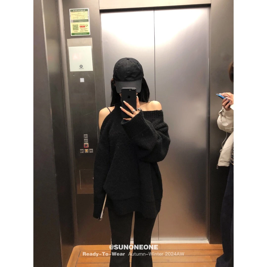 SUNONEONE 露肩宽松毛衣女秋慵懒风一字肩套头显瘦针织上衣H0583M