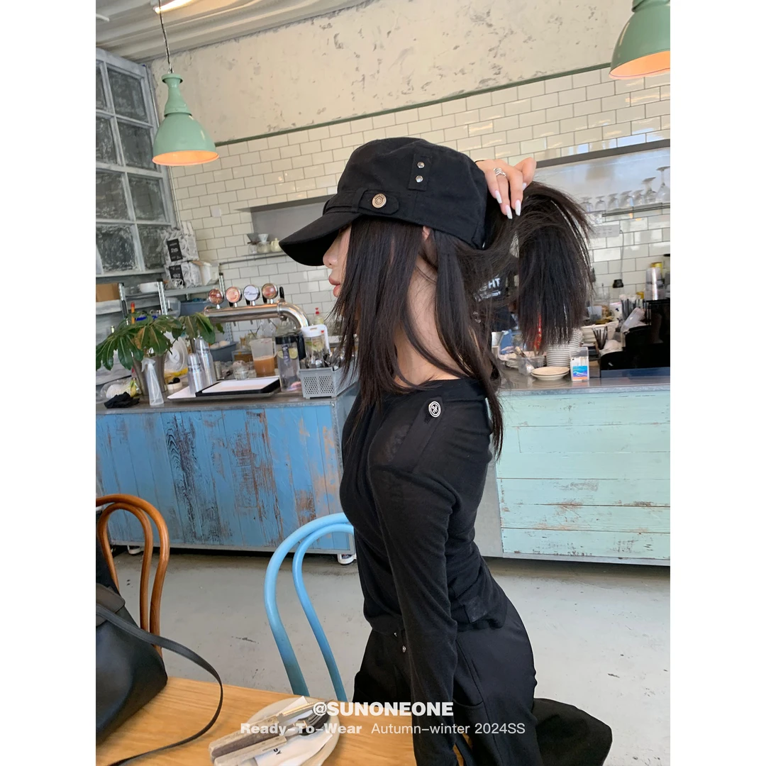 SUNONEONE  D0013T  工装肩袢百搭长袖T恤女秋季小众黑色显瘦上衣