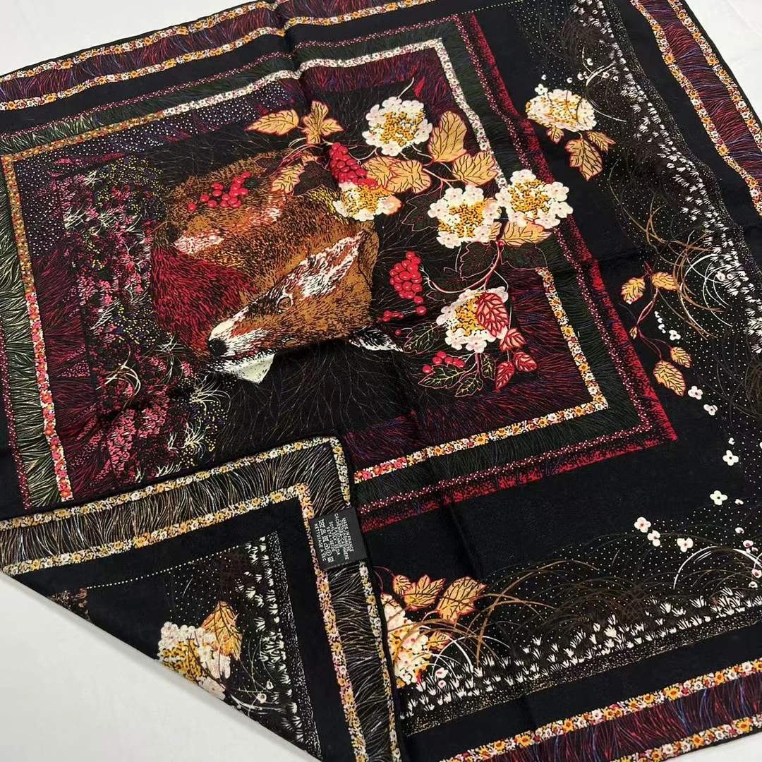 70提花丝绒方巾-安心小狐 双面异色65cm丝巾