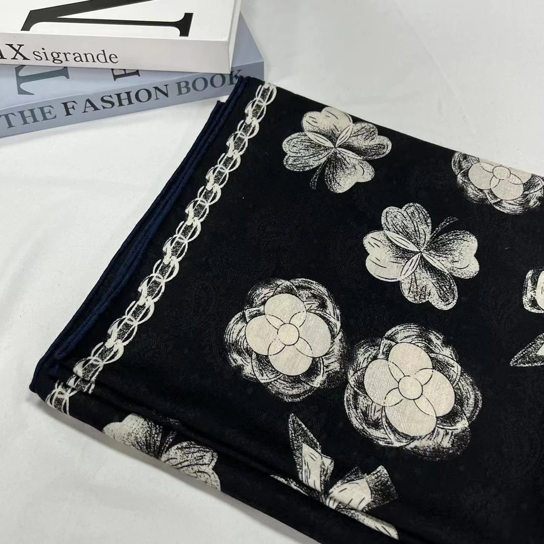 丝绒提花长巾-墨点蝴蝶 双面异色60*180cm丝巾