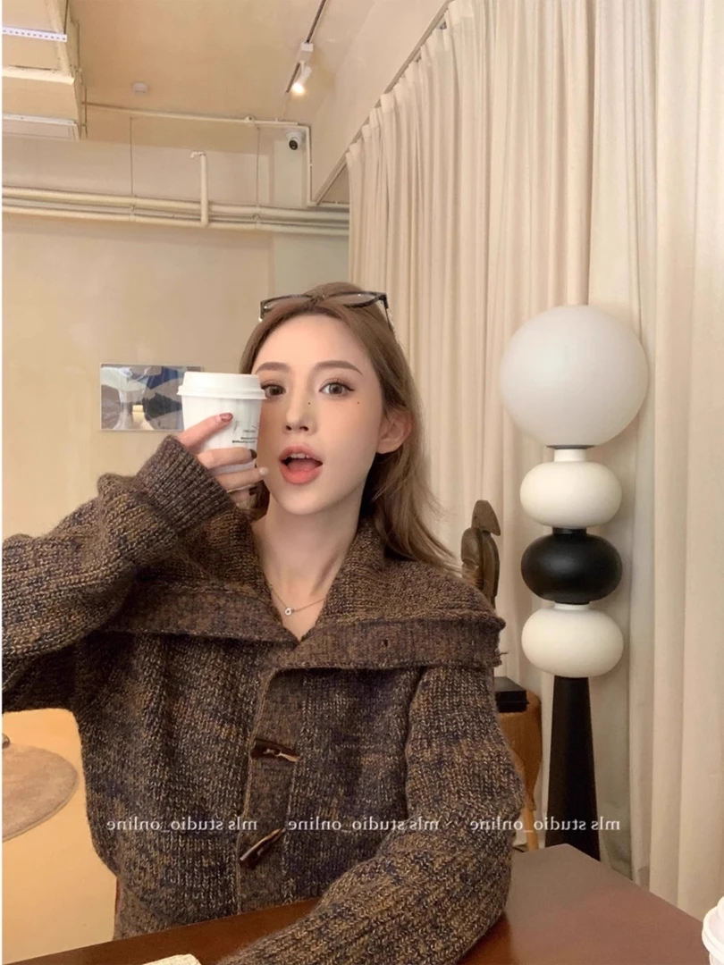 翻领牛角扣毛衣外套女秋冬季慵懒高级感复古宽松长袖针织开衫上衣